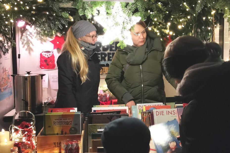 20241215 Weihnachtsmarkt Burg Wissem Bilderbuchmuseum Foerderverein Meinel Schmidt