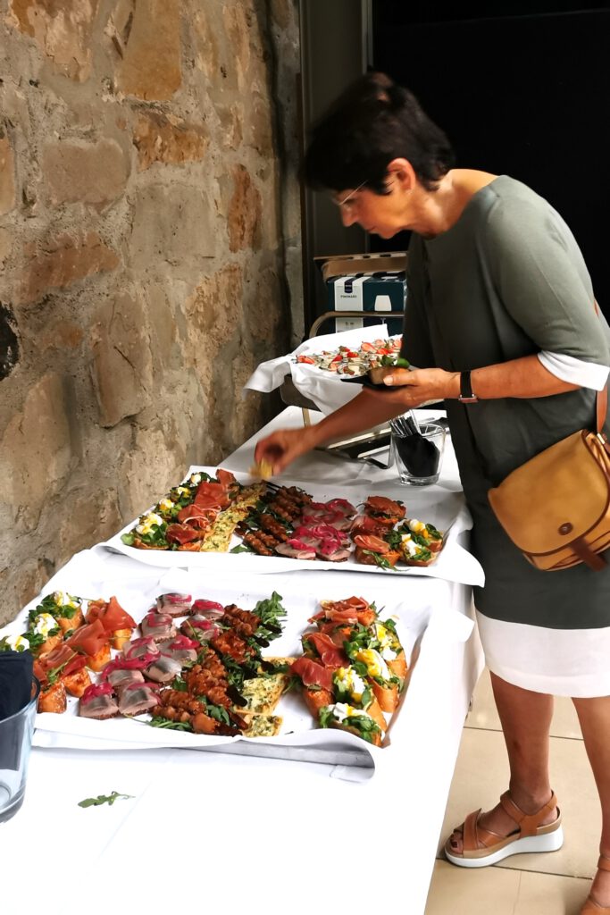 20250702 Foerderverein Bilderbuchmuseum Mitglieder Treffen Ausstellung Janosch Remise Burg Wissem Buffet