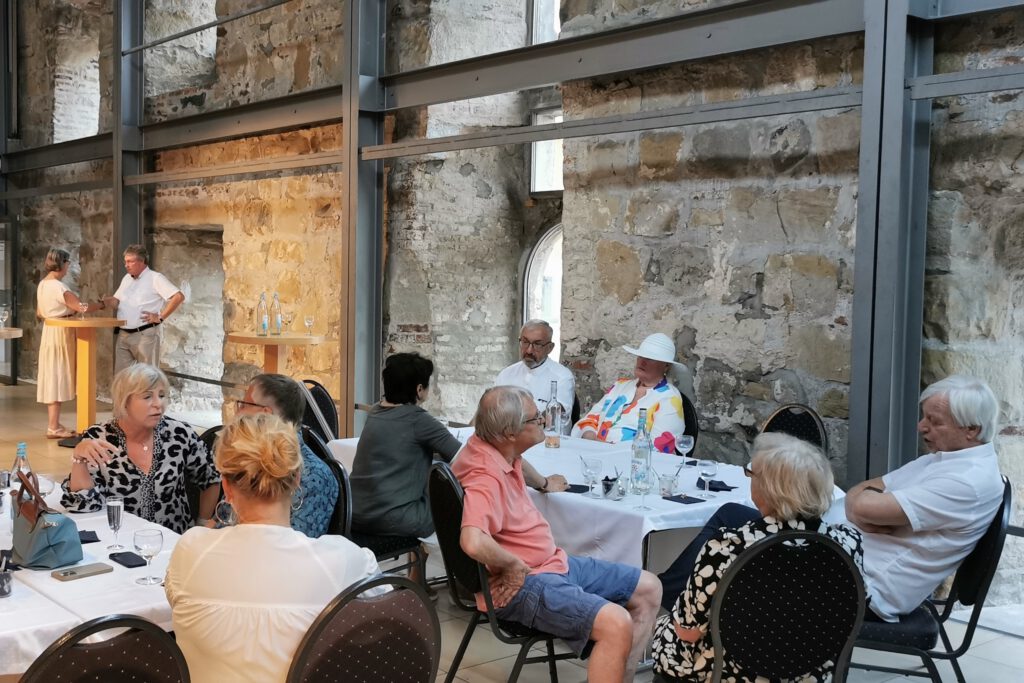 20250702 Foerderverein Bilderbuchmuseum Mitglieder Treffen Ausstellung Janosch Remise Burg Wissem Essen