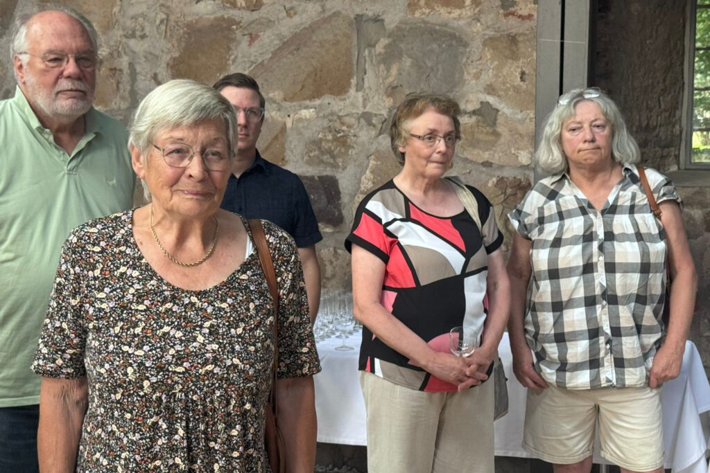 20250702 Foerderverein Bilderbuchmuseum Mitglieder Treffen Ausstellung Janosch Remise Burg Wissem Gaeste Remise
