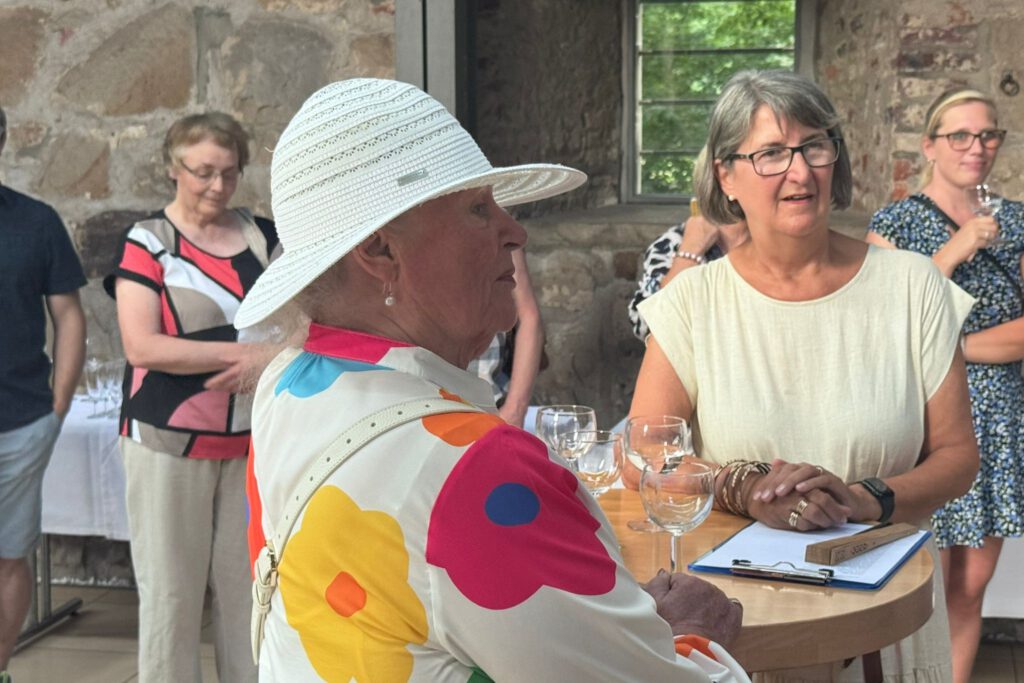 20250702 Foerderverein Bilderbuchmuseum Mitglieder Treffen Ausstellung Janosch Remise Burg Wissem Gaeste Schrahe
