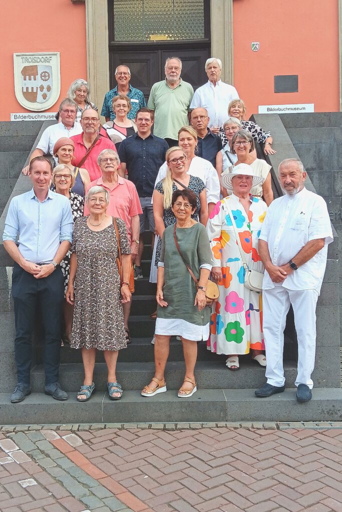 20250702 Foerderverein Bilderbuchmuseum Mitglieder Treffen Ausstellung Janosch Remise Burg Wissem Gruppe