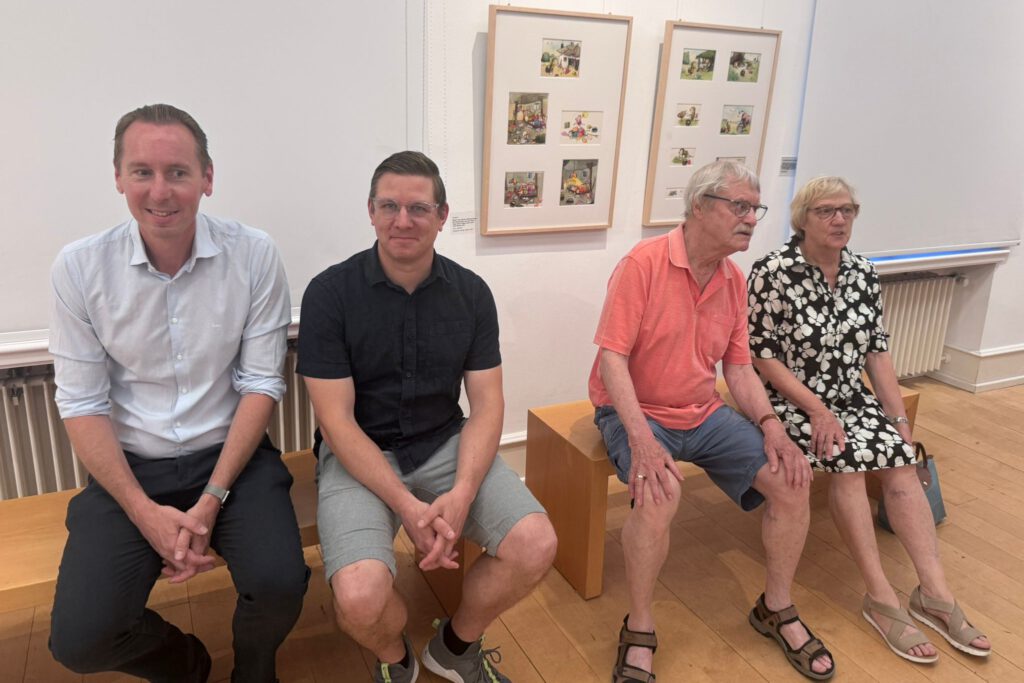 20250702 Foerderverein Bilderbuchmuseum Mitglieder Treffen Ausstellung Janosch Remise Burg Wissem Rundgang Wirtz Engel