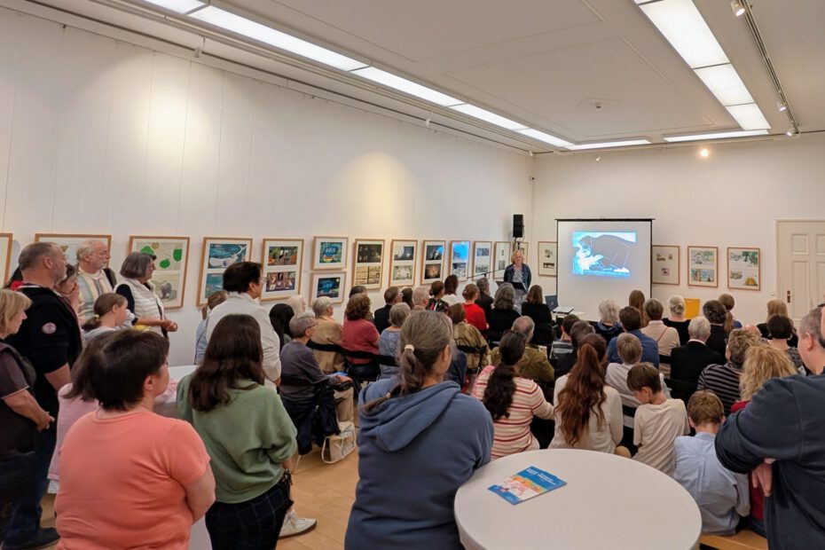20250922 Troisdorf Bilderbuchpreis Bilderbuchmuseum Burg Wissem Begrüßung Liesen